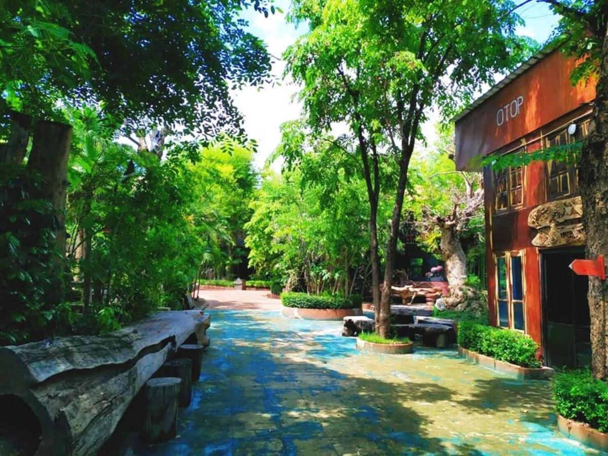 Denchai City Resort เด่นชัยซิตี้ รีสอร์ท Phrae Esterno foto