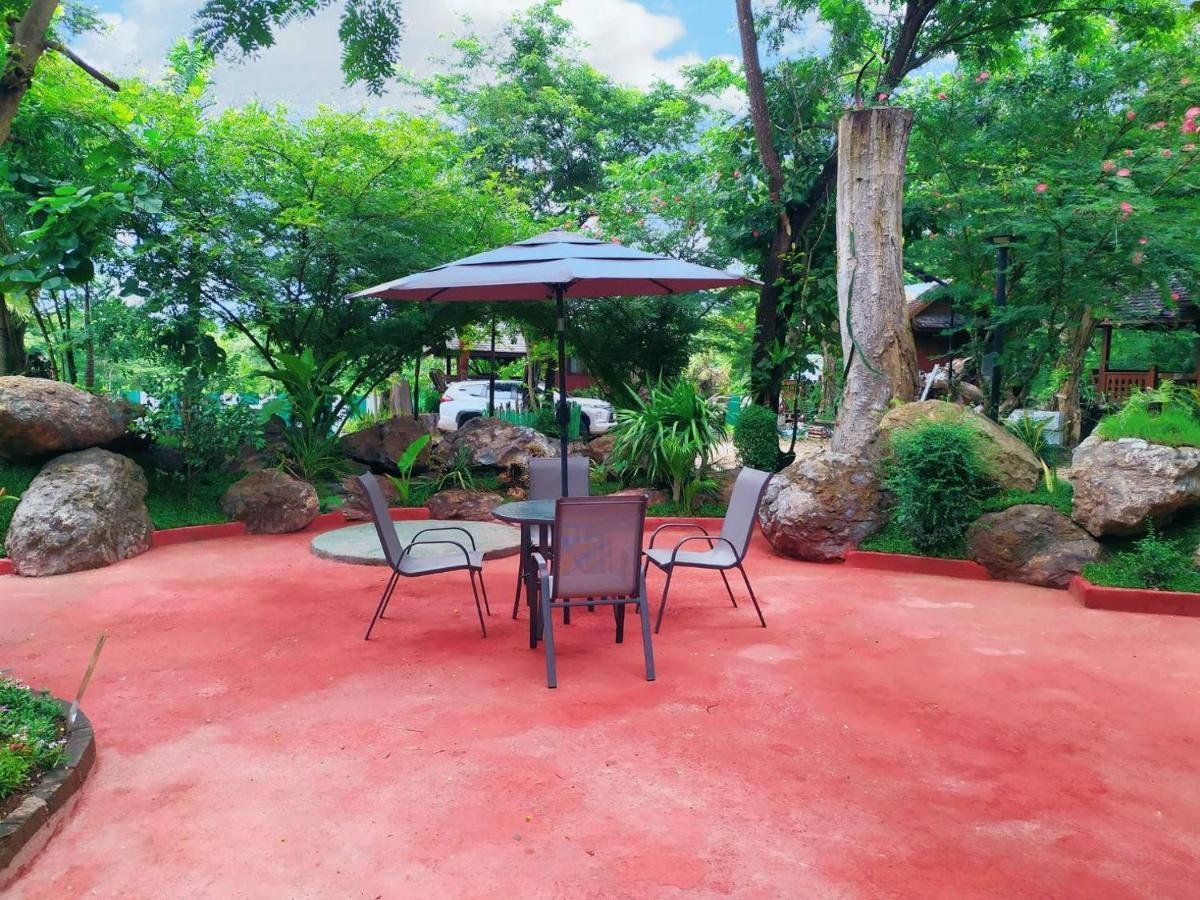 Denchai City Resort เด่นชัยซิตี้ รีสอร์ท Phrae Esterno foto