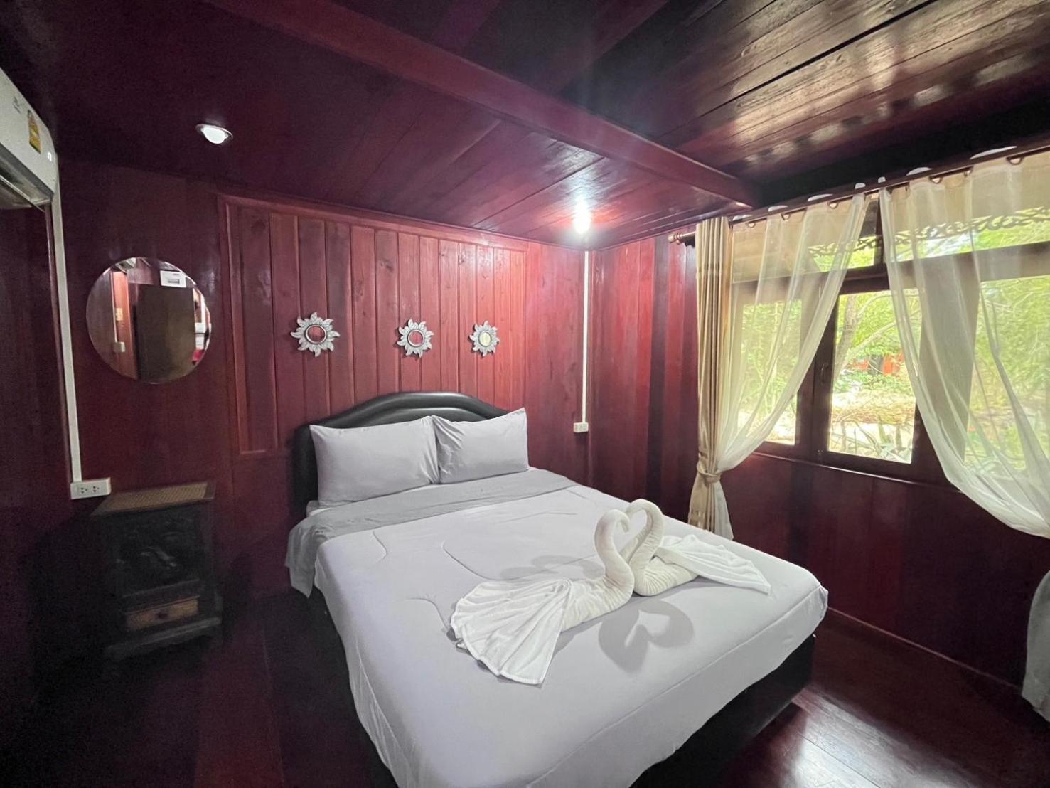 Denchai City Resort เด่นชัยซิตี้ รีสอร์ท Phrae Esterno foto