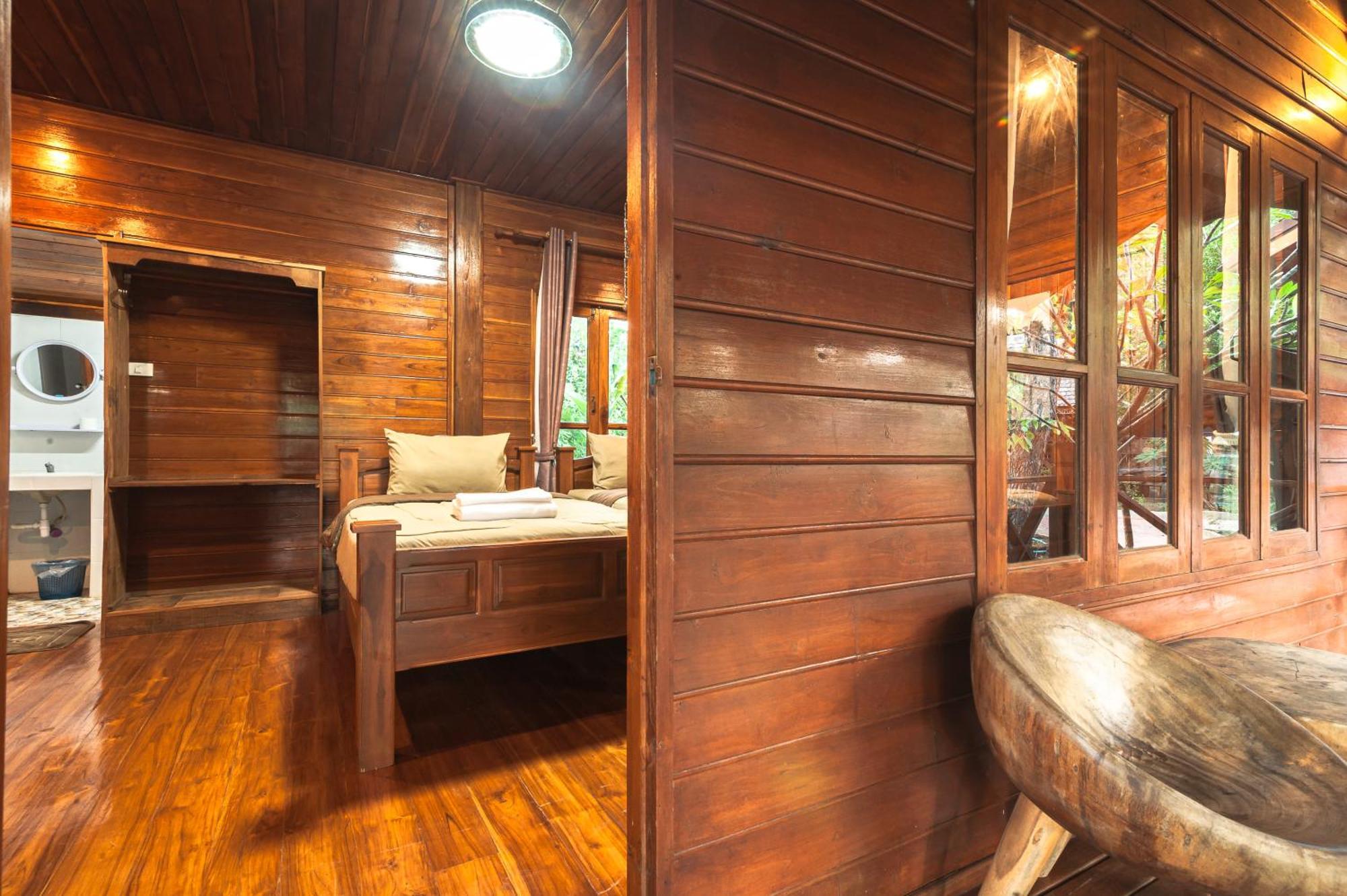 Denchai City Resort เด่นชัยซิตี้ รีสอร์ท Phrae Esterno foto