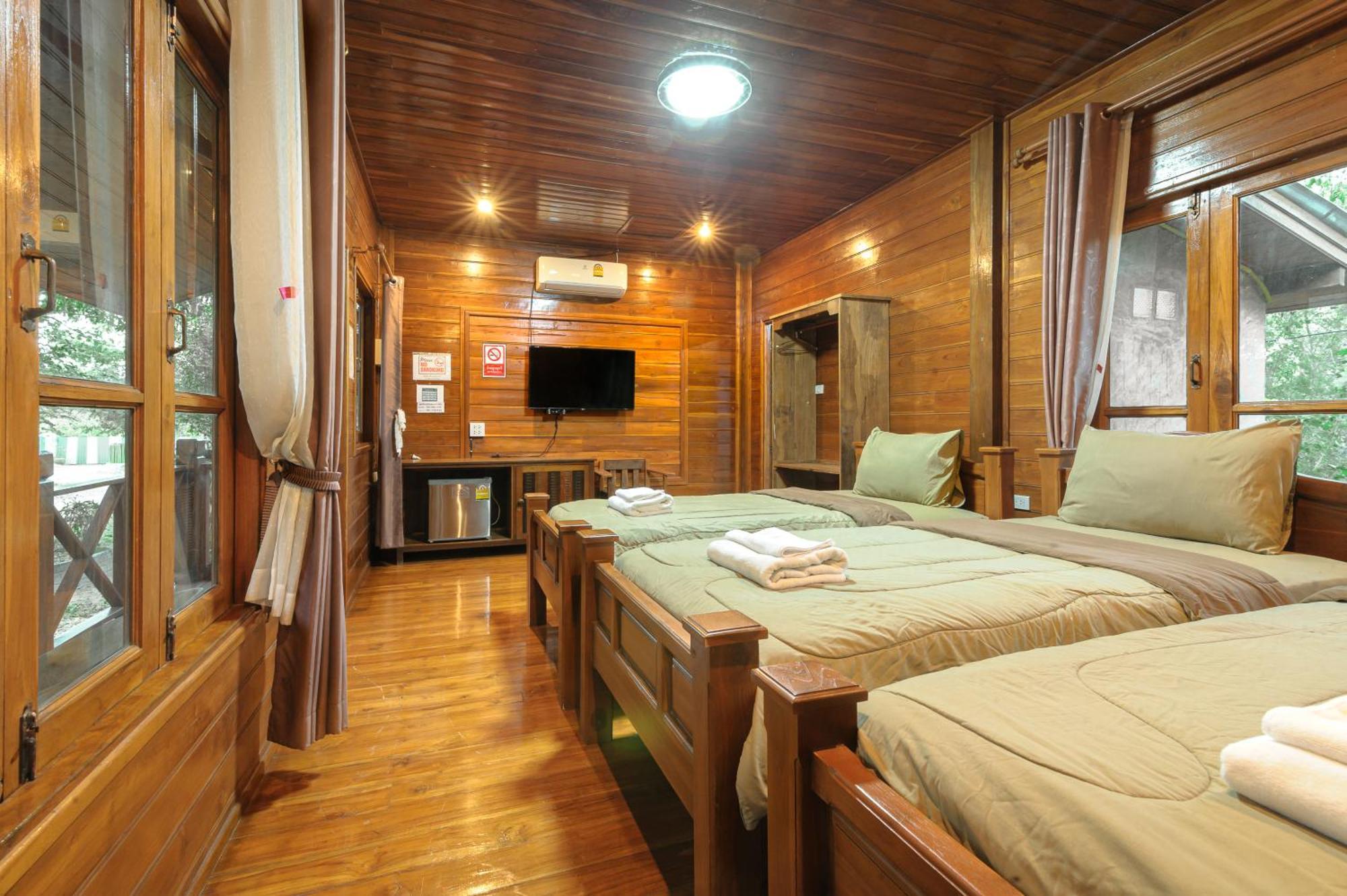 Denchai City Resort เด่นชัยซิตี้ รีสอร์ท Phrae Esterno foto