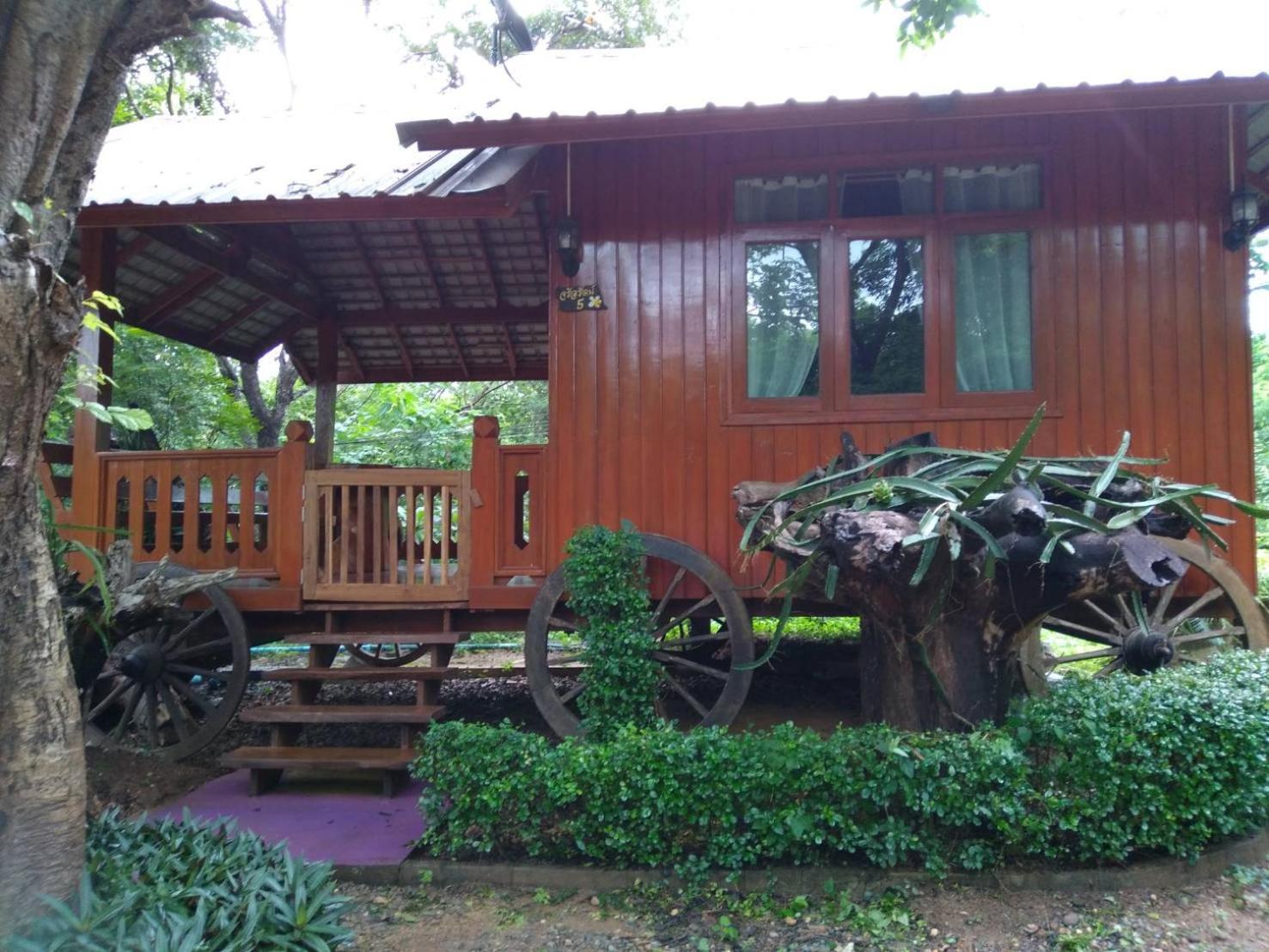 Denchai City Resort เด่นชัยซิตี้ รีสอร์ท Phrae Esterno foto