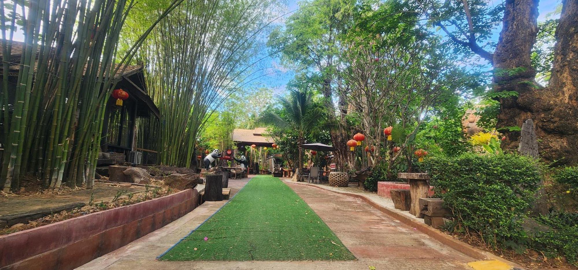 Denchai City Resort เด่นชัยซิตี้ รีสอร์ท Phrae Esterno foto